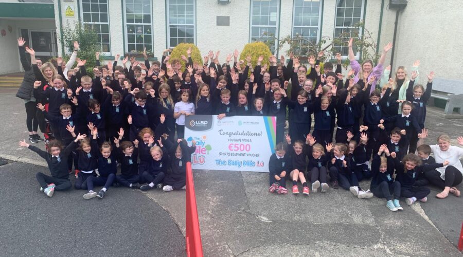 Group of school children celebrate winning a cheque for €500 from The Daily Mile.